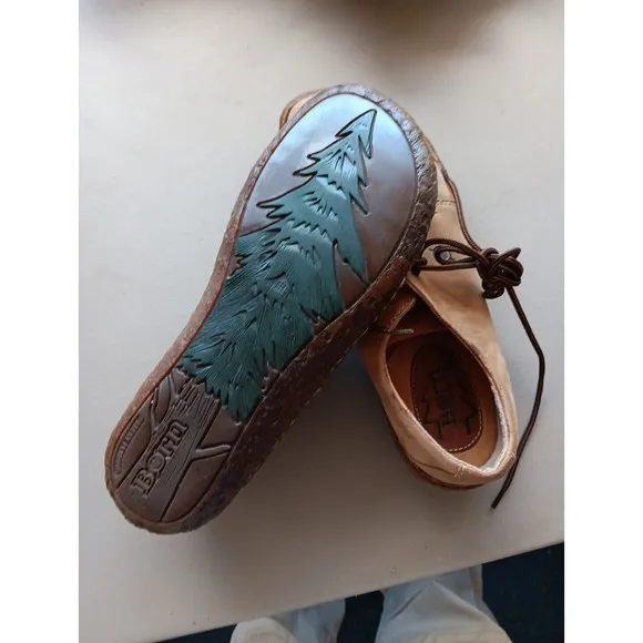 BORN Hand Crafted Shoes  Leather Lace Up Tree Carved on Bottom Sole Sz 8 Unique