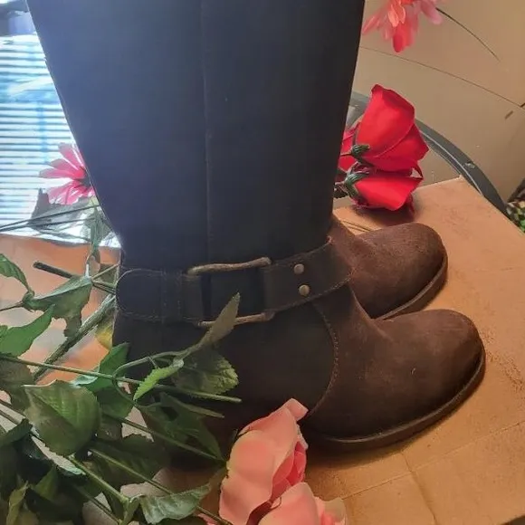Born Loreza Brown Rustic Leather Boots