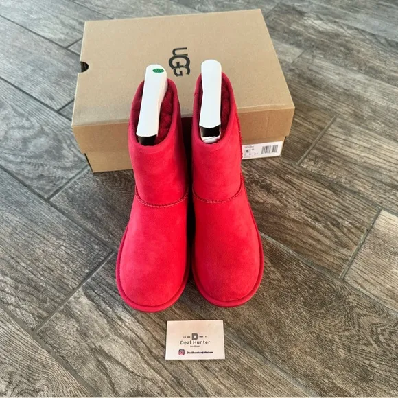 Brand New UGG Class II Boots Samba Red Big Kids