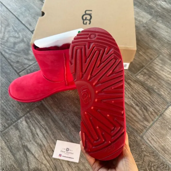 Brand New UGG Class II Boots Samba Red Big Kids
