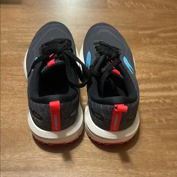 Brooks Revel 6