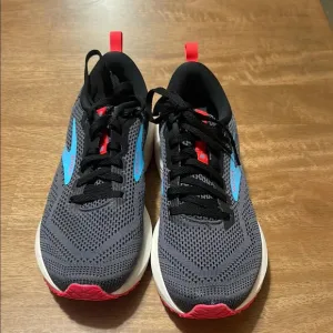 Brooks Revel 6