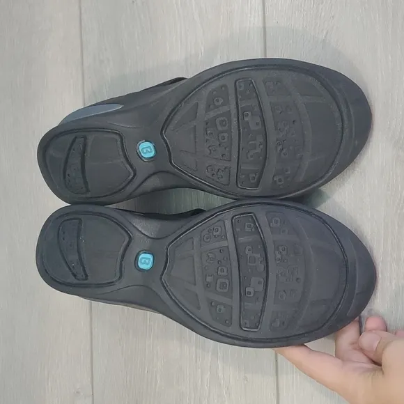 Bzees Womens Comfort Freel Walking Open Toe Sandals sneakers shoes sz 6.5