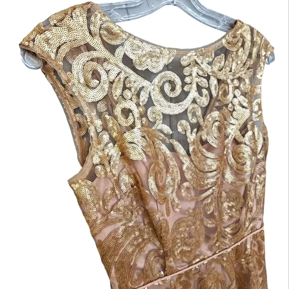 Calvin Klein Gold Sequin w/Nude Boat Neck A-line Sleeveless Evening Prom Gown