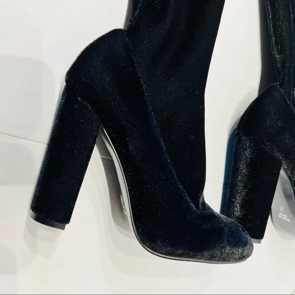 CARVELA WOLF BLACK by Kurt Geiger Zip Closure  Velvet Upper Size 37