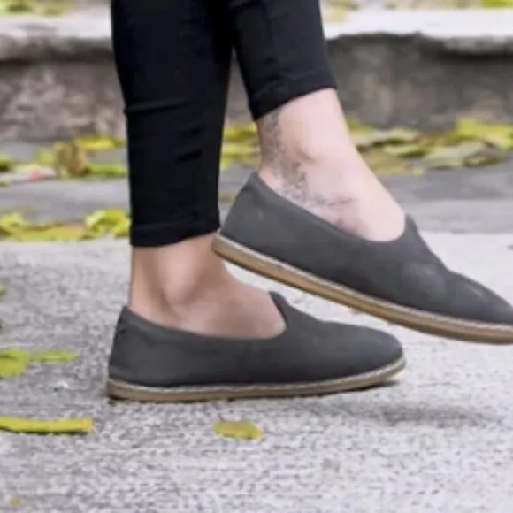 Charix Graphite Nubuck Slip On Sz 39 (US 8.5)