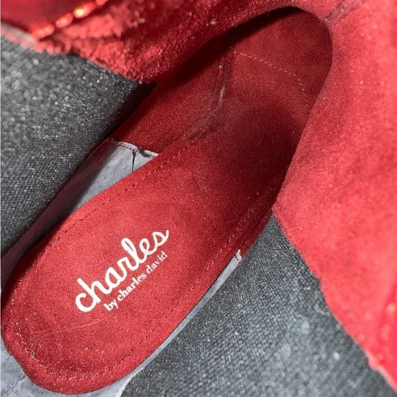Charles by Charles David Dodger Red Snakeskin Studded Chelsea Ankle Boots Size 9