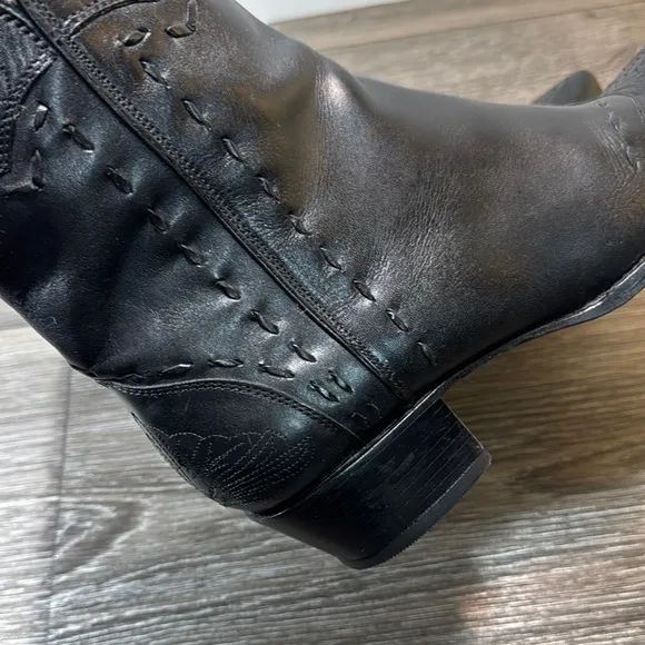 Charlie 1 Horse Black Leather western Boots woman’s size 6B  (b69)