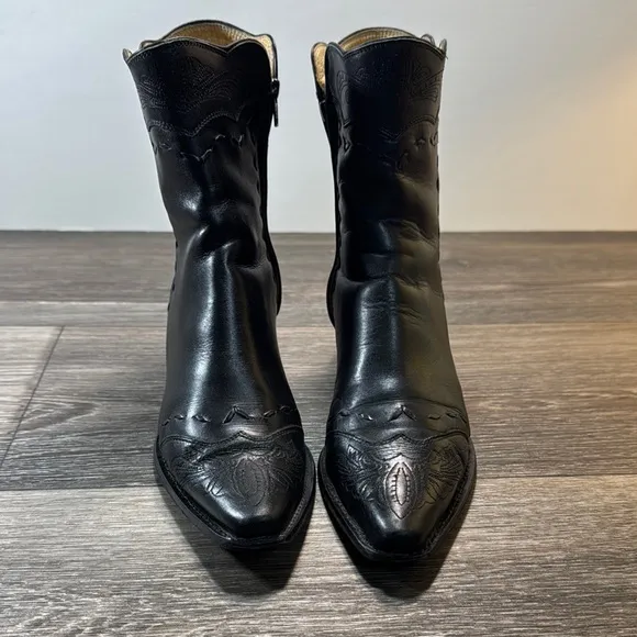 Charlie 1 Horse Black Leather western Boots woman’s size 6B  (b69)
