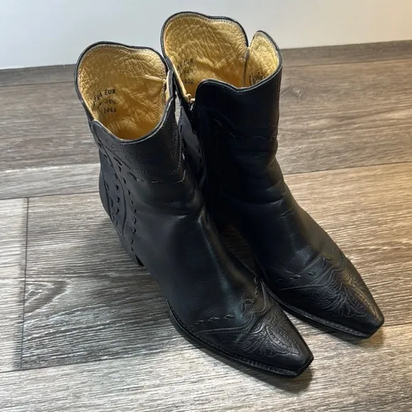 Charlie 1 Horse Black Leather western Boots woman’s size 6B  (b69)