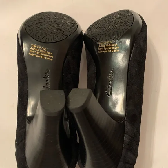 Clark Artisan Black Velour Shoes size 9 1/2