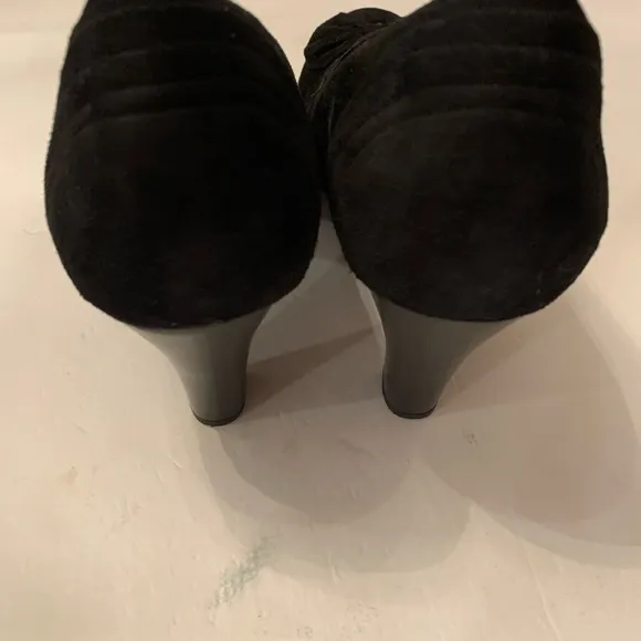 Clark Artisan Black Velour Shoes size 9 1/2