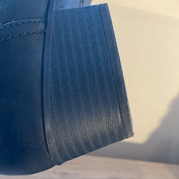 Clark ultimate comfort Charlten Rae Ankle Booties Buckle Detail 7