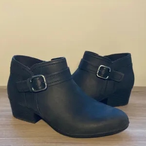 Clark ultimate comfort Charlten Rae Ankle Booties Buckle Detail 7