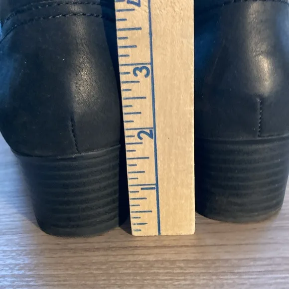 Clark ultimate comfort Charlten Rae Ankle Booties Buckle Detail 7