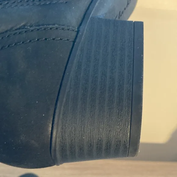 Clark ultimate comfort Charlten Rae Ankle Booties Buckle Detail 7