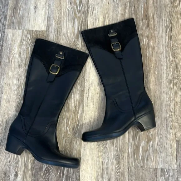 Clarks Bendables Black Leather tall heel comfort boots size 7.5 hardware NEW
