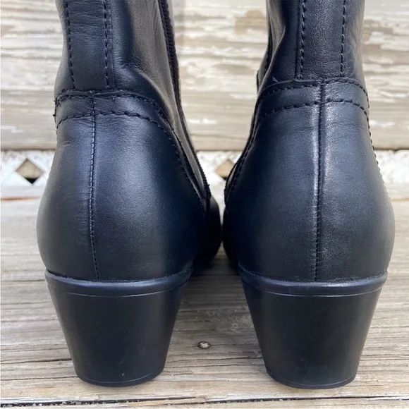 Clarks Bendables Black Leather tall heel comfort boots size 7.5 hardware NEW