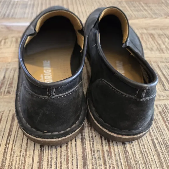 Clarks Black Loafers Sleek Slip-On Design