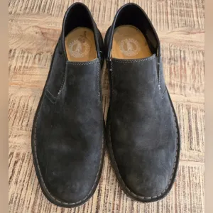 Clarks Black Loafers Sleek Slip-On Design