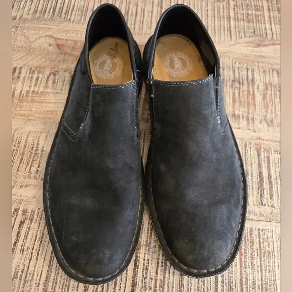 Clarks Black Loafers Sleek Slip-On Design