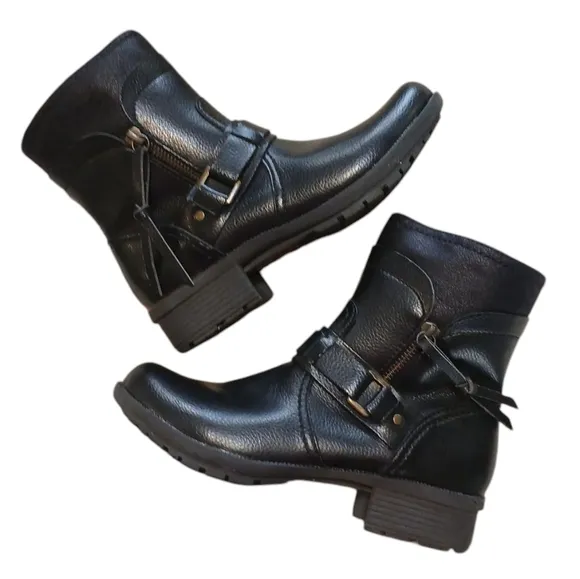 Clarks Black Moto Ankle Boots Women's Black Leather Booties size 6.5