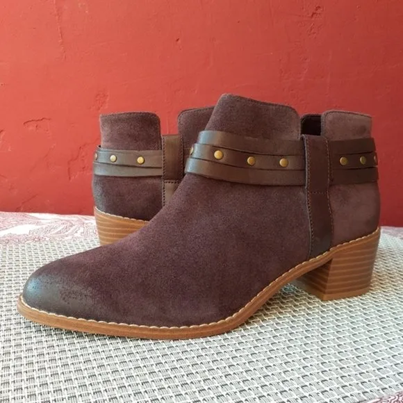 Clarks Breccan Shine Studded Suede Ankle Booties Comfort Boots 8 NEW