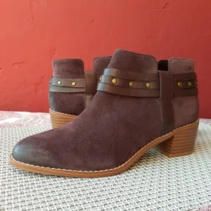 Clarks Breccan Shine Studded Suede Ankle Booties Comfort Boots 8 NEW
