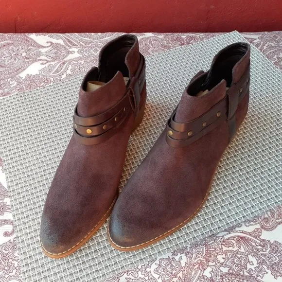 Clarks Breccan Shine Studded Suede Ankle Booties Comfort Boots 8 NEW