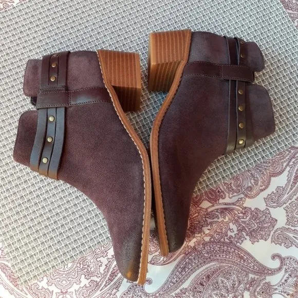 Clarks Breccan Shine Studded Suede Ankle Booties Comfort Boots 8 NEW