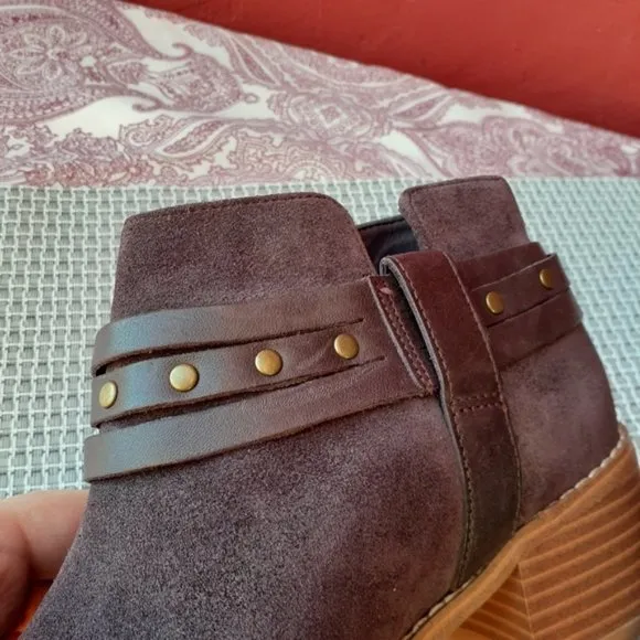 Clarks Breccan Shine Studded Suede Ankle Booties Comfort Boots 8 NEW
