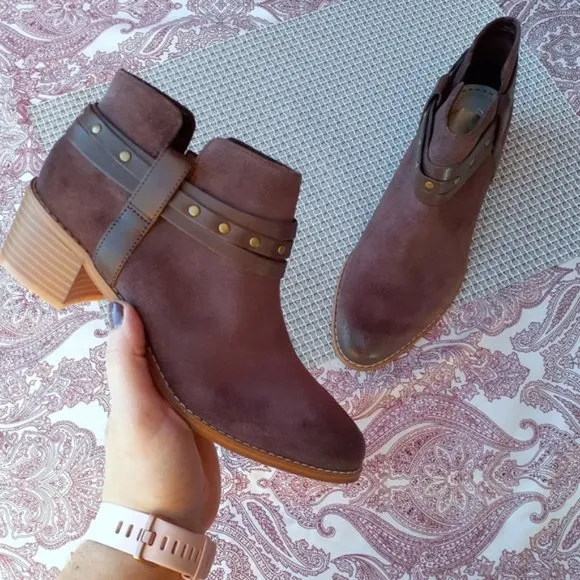 Clarks Breccan Shine Studded Suede Ankle Booties Comfort Boots 8 NEW