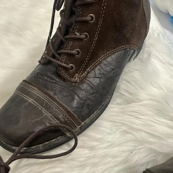 Clarks Brown Leather Sz 7 boots