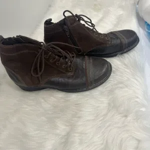 Clarks Brown Leather Sz 7 boots