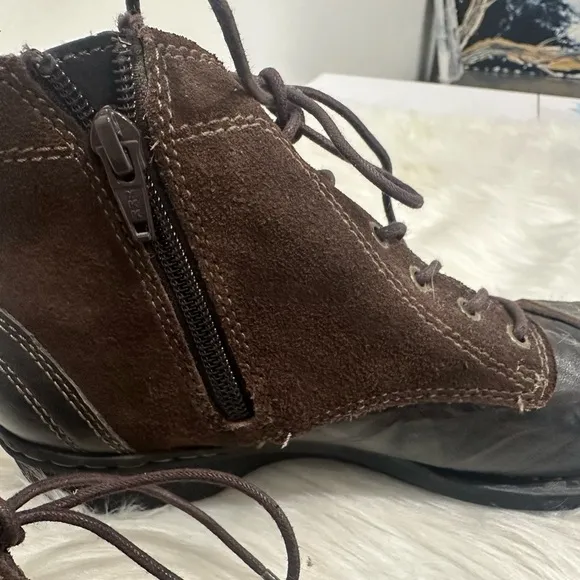 Clarks Brown Leather Sz 7 boots