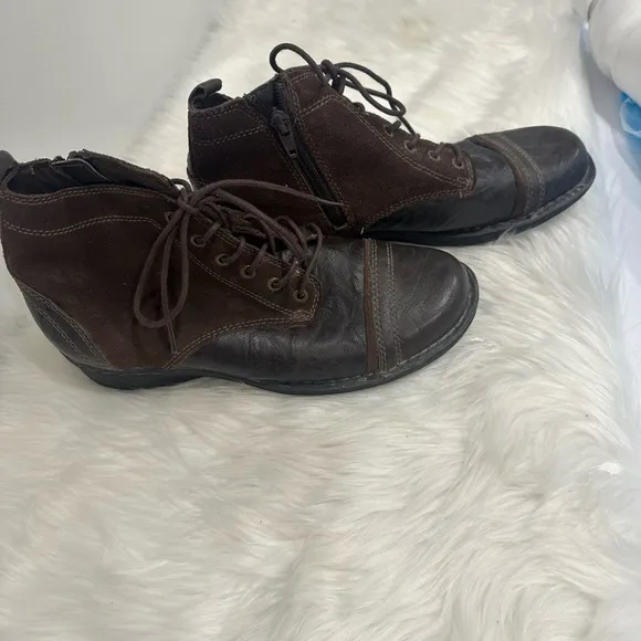 Clarks Brown Leather Sz 7 boots