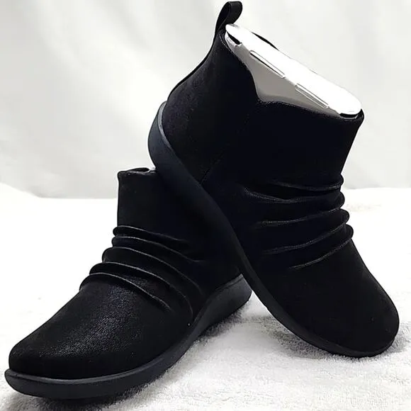 CLARKS CLOUDSTEPPERS●SILLIAN GEMMA BLACK ANKLE BOOTS■LADIES 8  ●WIDE●NWB●CUTE●