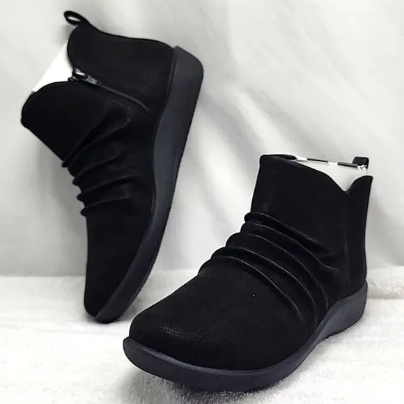 CLARKS CLOUDSTEPPERS●SILLIAN GEMMA BLACK ANKLE BOOTS■LADIES 8  ●WIDE●NWB●CUTE●