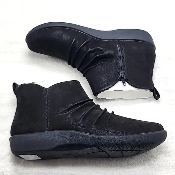 CLARKS CLOUDSTEPPERS●SILLIAN GEMMA BLACK ANKLE BOOTS■LADIES 8  ●WIDE●NWB●CUTE●