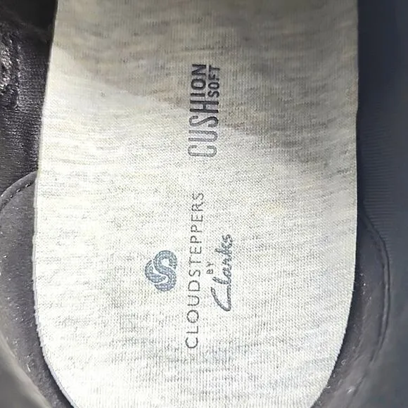 CLARKS CLOUDSTEPPERS●SILLIAN GEMMA BLACK ANKLE BOOTS■LADIES 8  ●WIDE●NWB●CUTE●