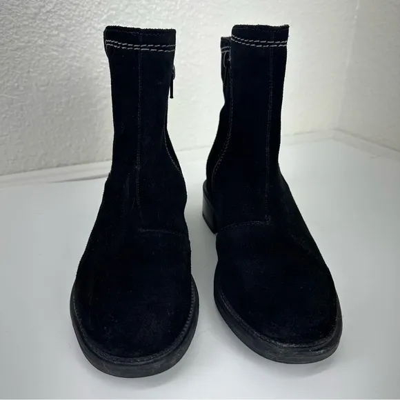 Clarks Collection Suede Ankle Boots Maye Zip Pebble Exposed Stitching 7 comfort