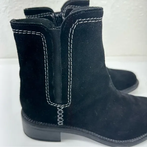 Clarks Collection Suede Ankle Boots Maye Zip Pebble Exposed Stitching 7 comfort