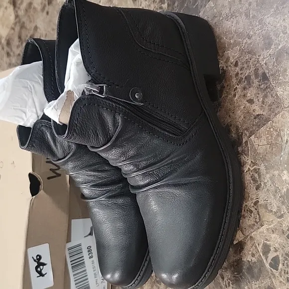 Clarks Women's Black Ankle Boots Size 10 W