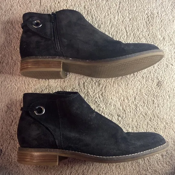 Clarks Women’s Size 7.5 Black Suede Ankle Boots Ultimate Comfort Collection