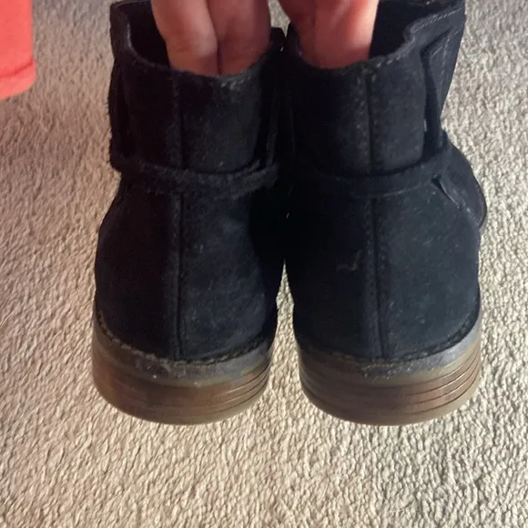 Clarks Women’s Size 7.5 Black Suede Ankle Boots Ultimate Comfort Collection