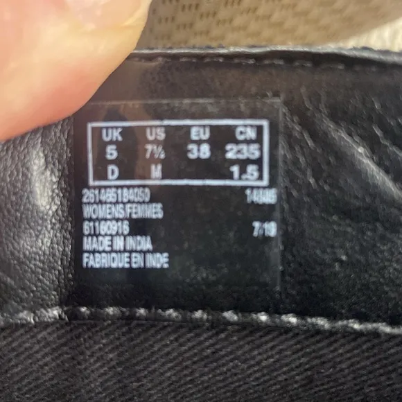 Clarks Women’s Size 7.5 Black Suede Ankle Boots Ultimate Comfort Collection