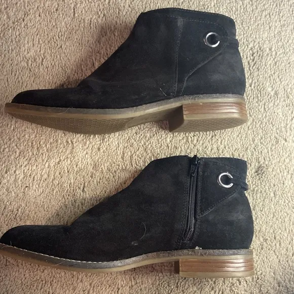 Clarks Women’s Size 7.5 Black Suede Ankle Boots Ultimate Comfort Collection