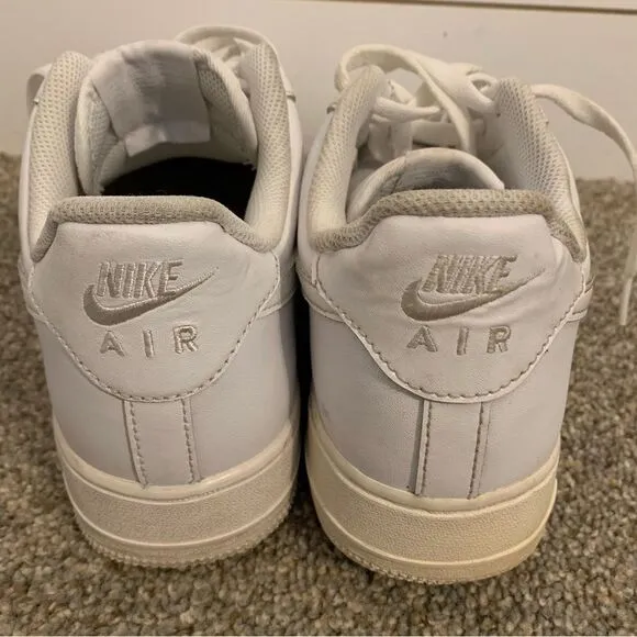 Classic Nike Air Force 1 ‘07 white low top men’s basketball size 10.5