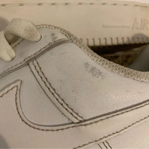 Classic Nike Air Force 1 ‘07 white low top men’s basketball size 10.5
