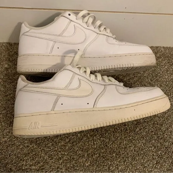 Classic Nike Air Force 1 ‘07 white low top men’s basketball size 10.5